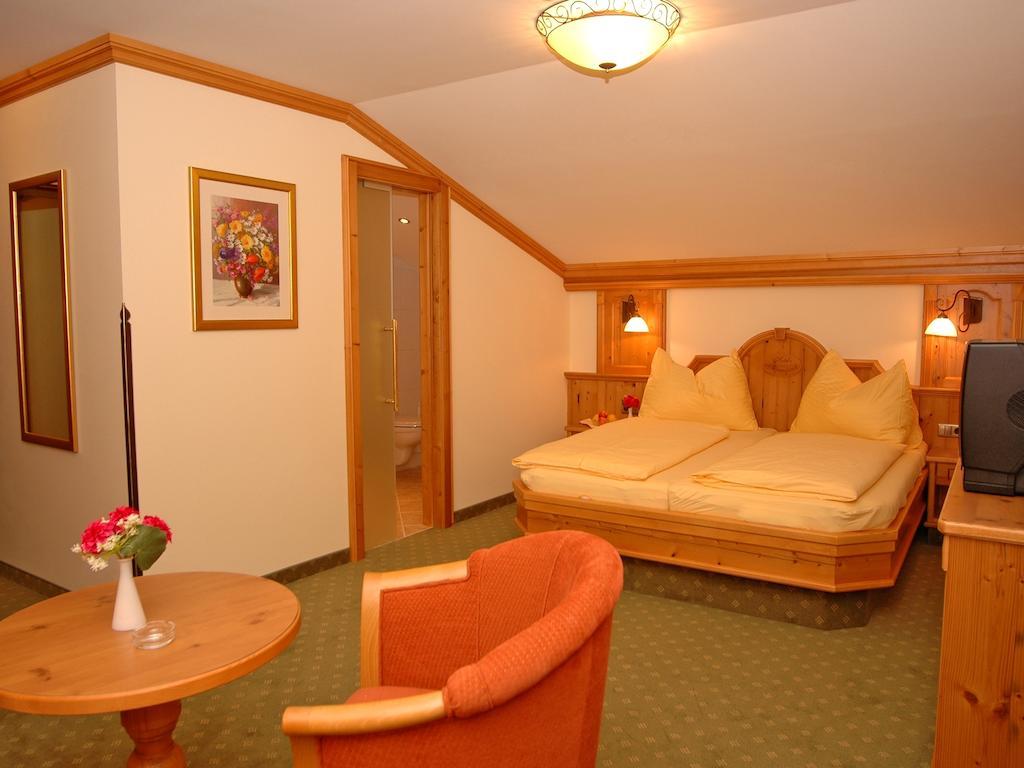 Hotel Garni Alpenland Altenmarkt im Pongau Oda fotoğraf