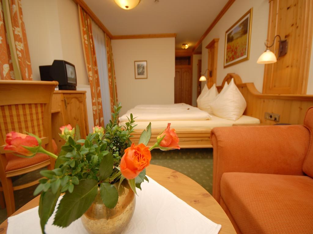 Hotel Garni Alpenland Altenmarkt im Pongau Oda fotoğraf