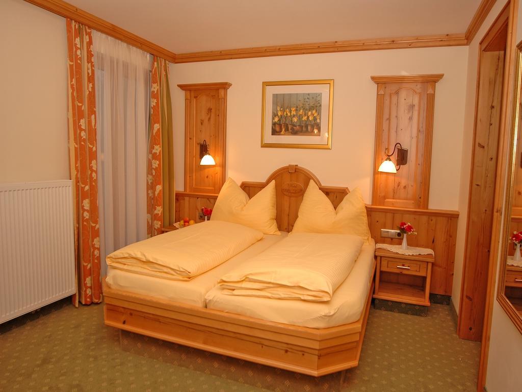 Hotel Garni Alpenland Altenmarkt im Pongau Oda fotoğraf