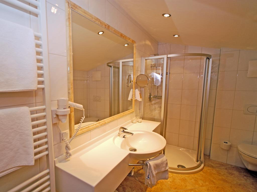 Hotel Garni Alpenland Altenmarkt im Pongau Oda fotoğraf