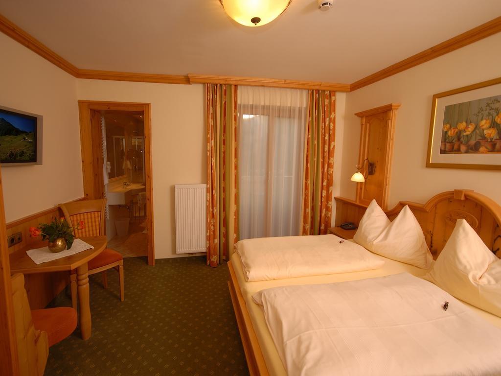 Hotel Garni Alpenland Altenmarkt im Pongau Oda fotoğraf